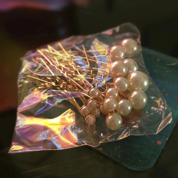 18 Pearl Bobby Pins Gold - Picture 8 of 9